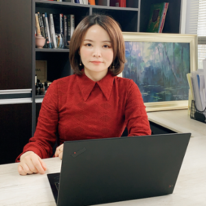 Mindy Hu (CEO of VisaCare)