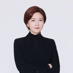Daisy Hur (Director of LAFAYETTE 148 (SHANGHAI) INC)